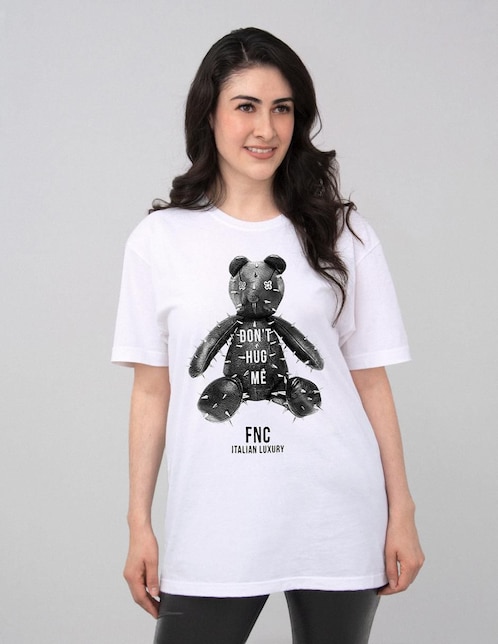 Playera manga corta FNC Collezioni Don'T Hug Me cuello redondo para mujer