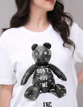 Playera manga corta FNC Collezioni Don'T Hug Me cuello redondo para mujer