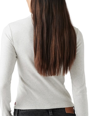 Playera manga larga Levi's cuello redondo para mujer