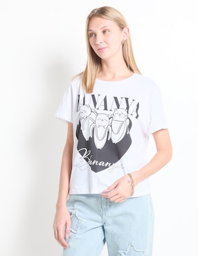 Playera manga corta Bananya cuello redondo para mujer