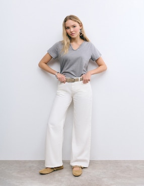 Playera manga corta Brownie cuello V para mujer