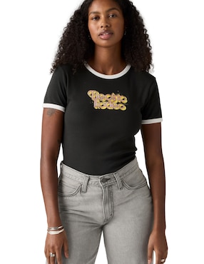 Playera manga corta Levi's cuello redondo para mujer