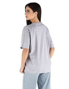 Playera manga corta Guess Jeans FA2025 cuello redondo para mujer