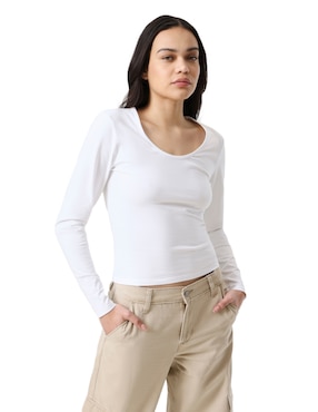 Playera manga larga Levi's cuello redondo para mujer