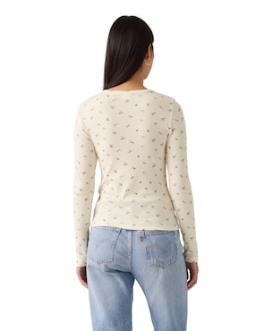 Playera manga larga Levi's cuello redondo para mujer