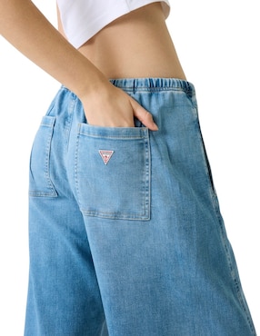 Jeans relaxed bota Guess para mujer