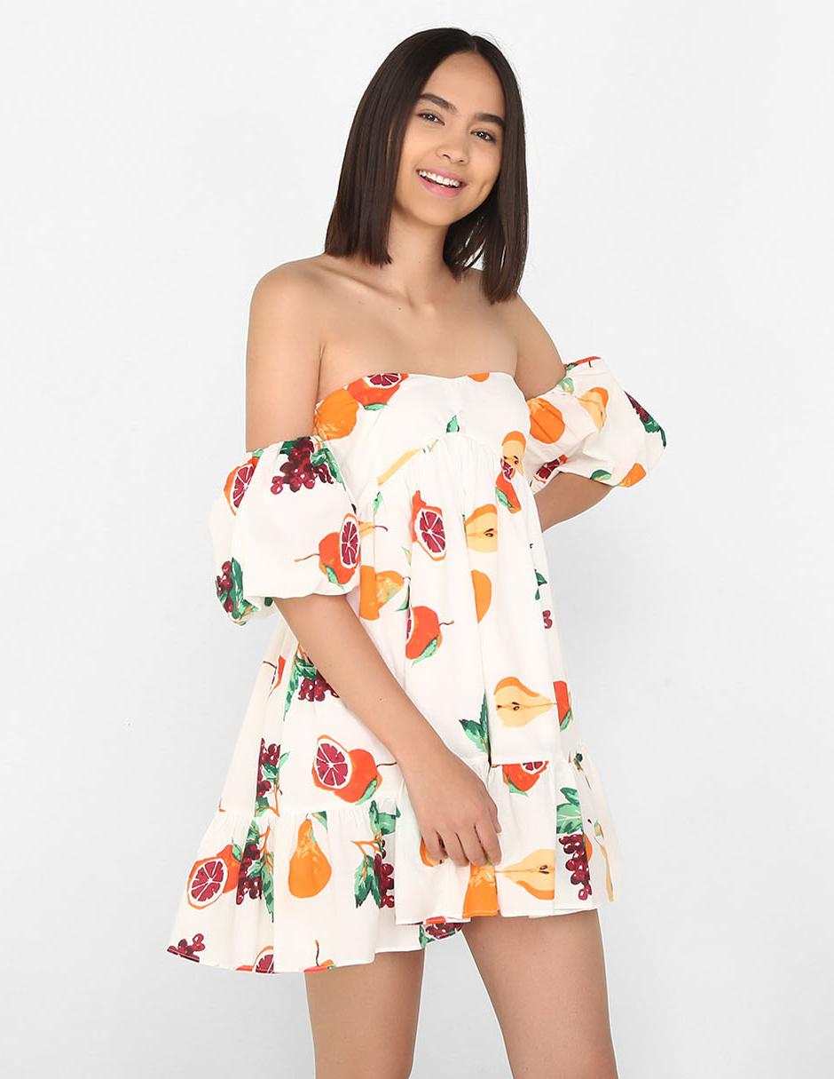 Vestido casual blanco con diseño gráfico 1