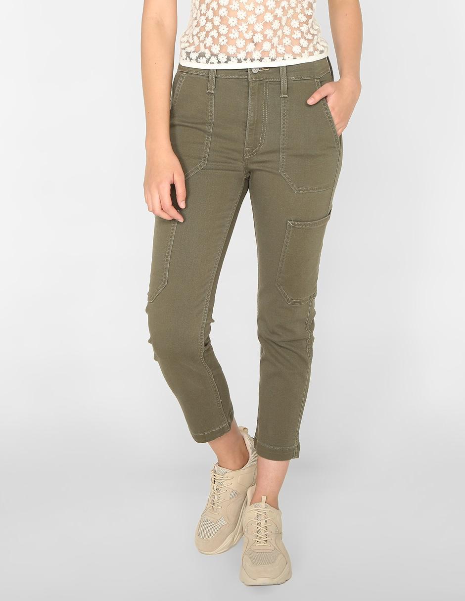 Pantalón Levi's 724 corte straight verde olivo en Liverpool