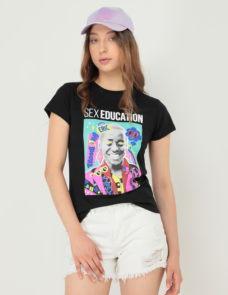 Playera manga corta Sex Education cuello redondo para mujer