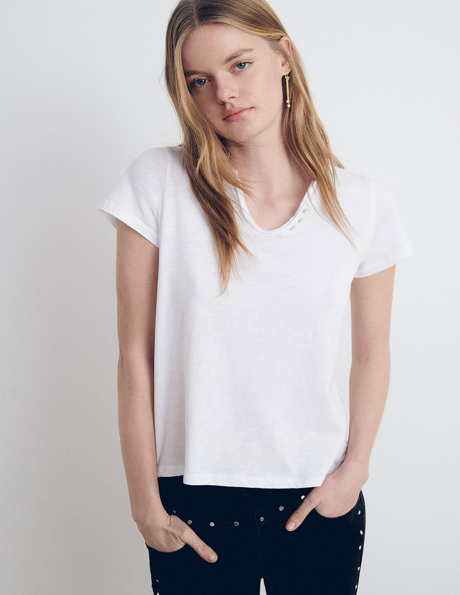 Playera manga corta cuello V para mujer
