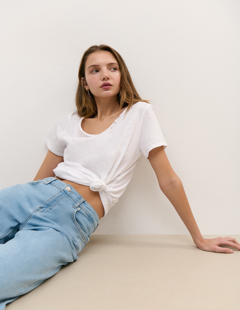 Playera manga corta cuello V para mujer 3