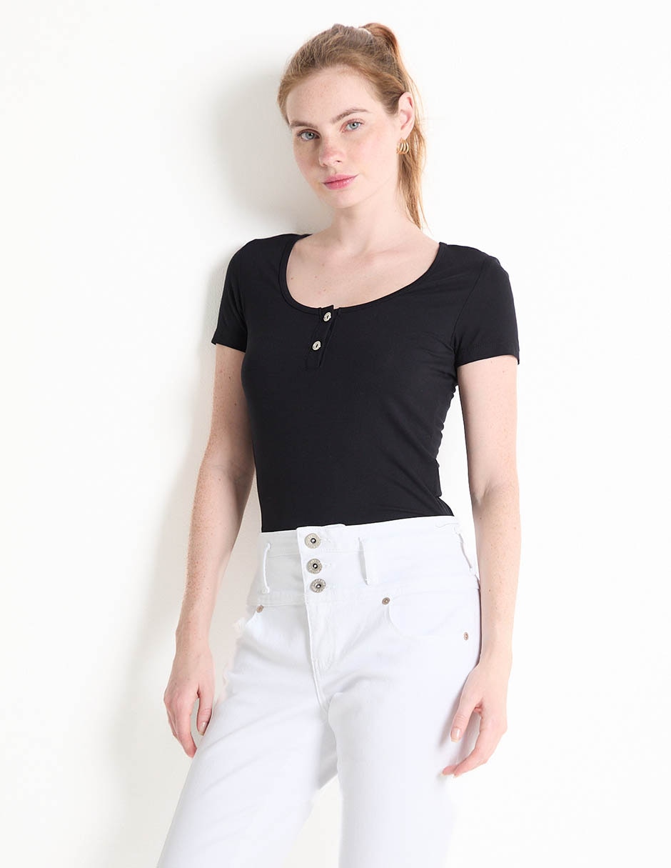 Playera manga corta cuello con botón para mujer