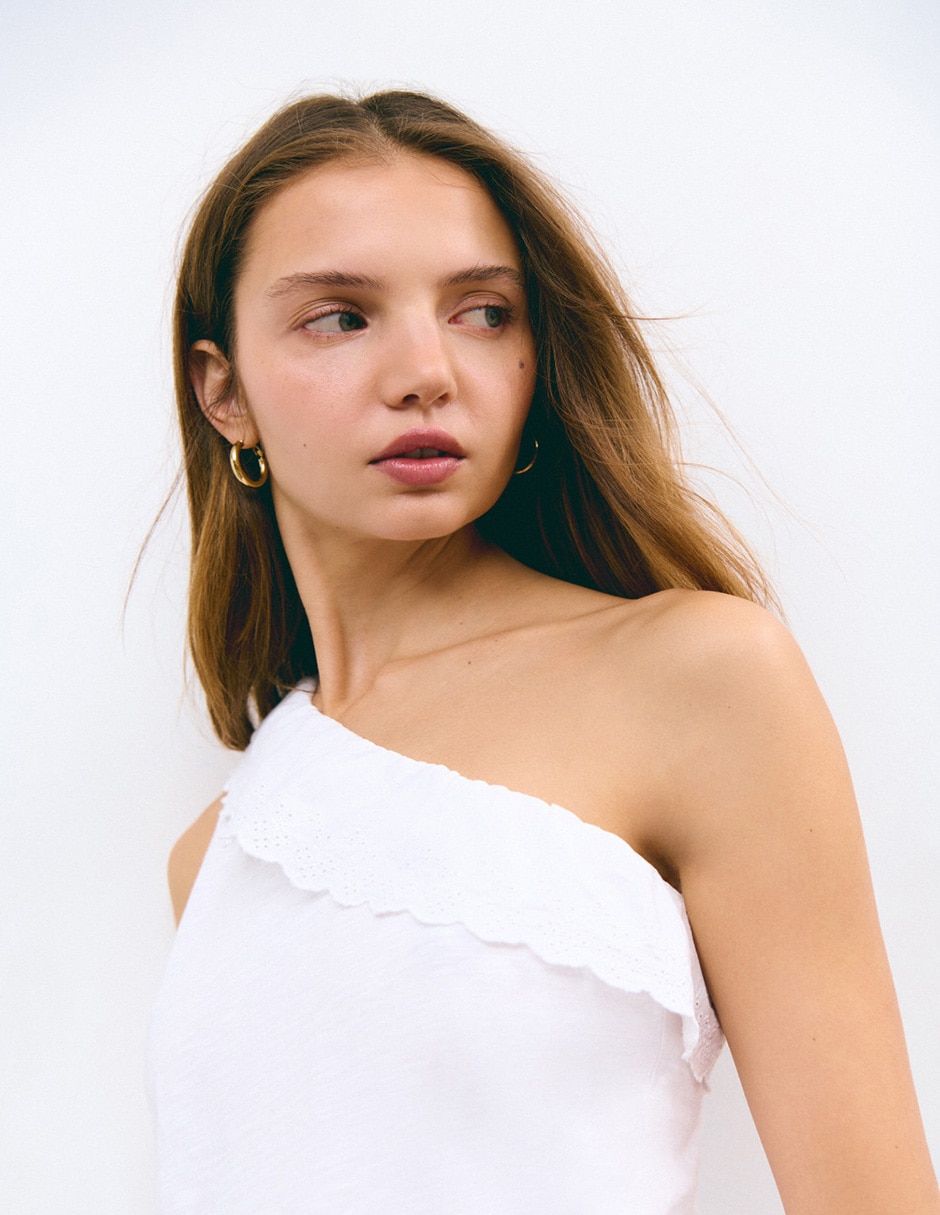 Playera cuello asimétrico para mujer 2