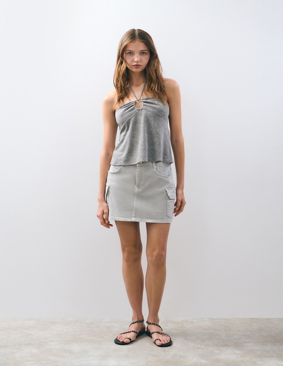 Top cuello halter escote medio tirante delgado