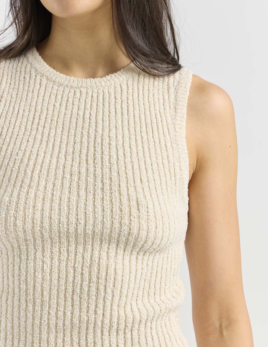 Top cuello redondo escote regular 4