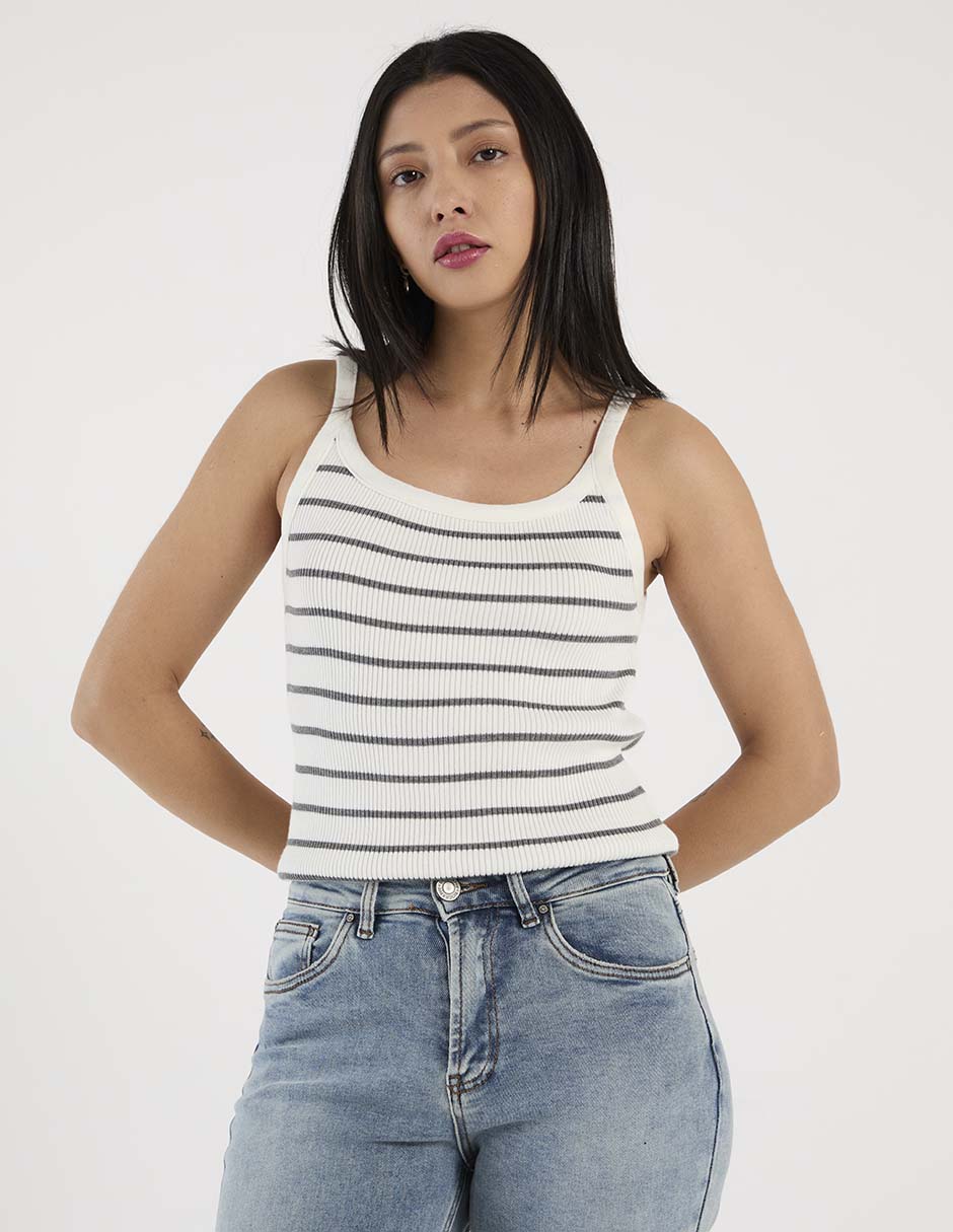 Top escote medio tirante delgado
