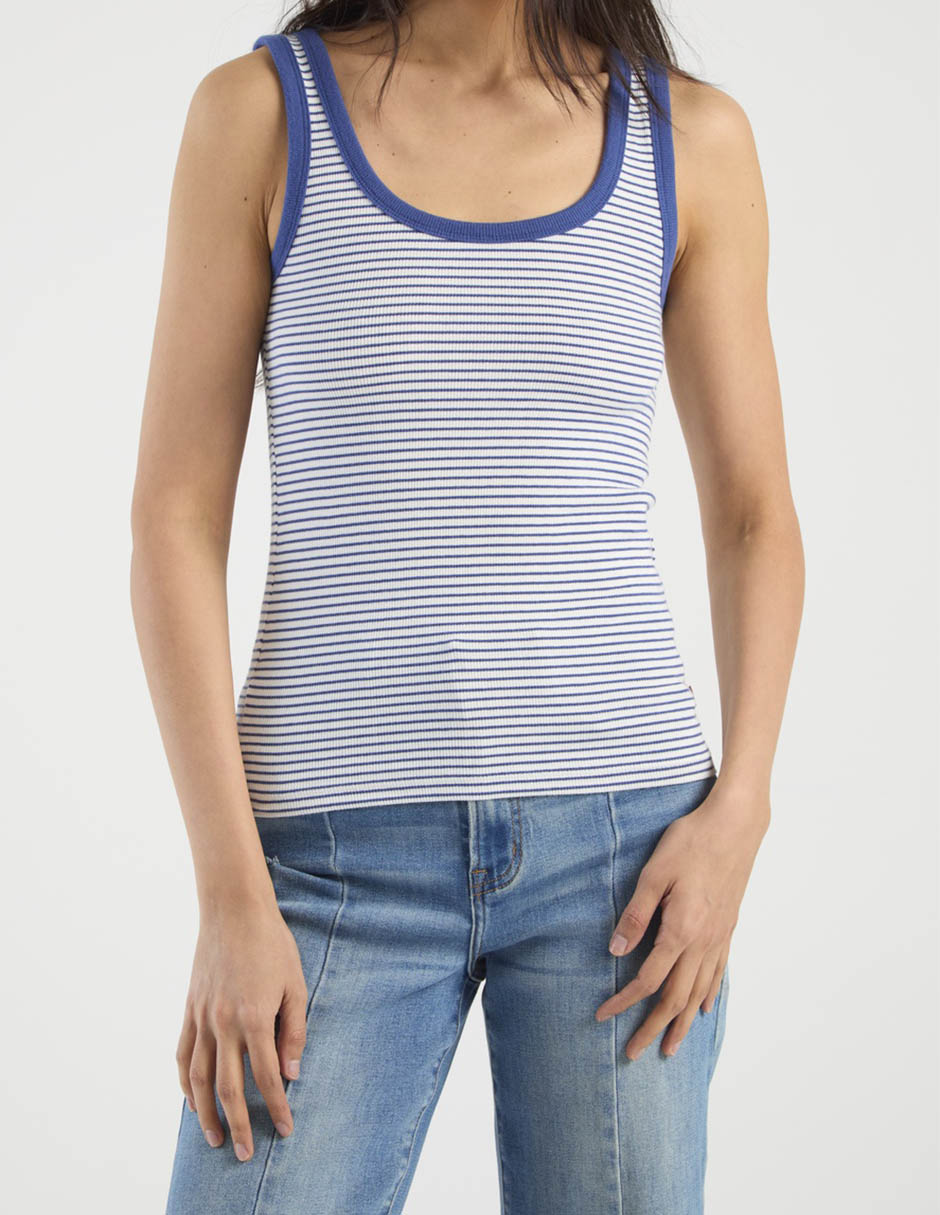 Playera cuello redondo para mujer 7
