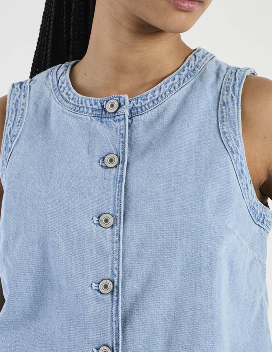 Top cuello con botón 4