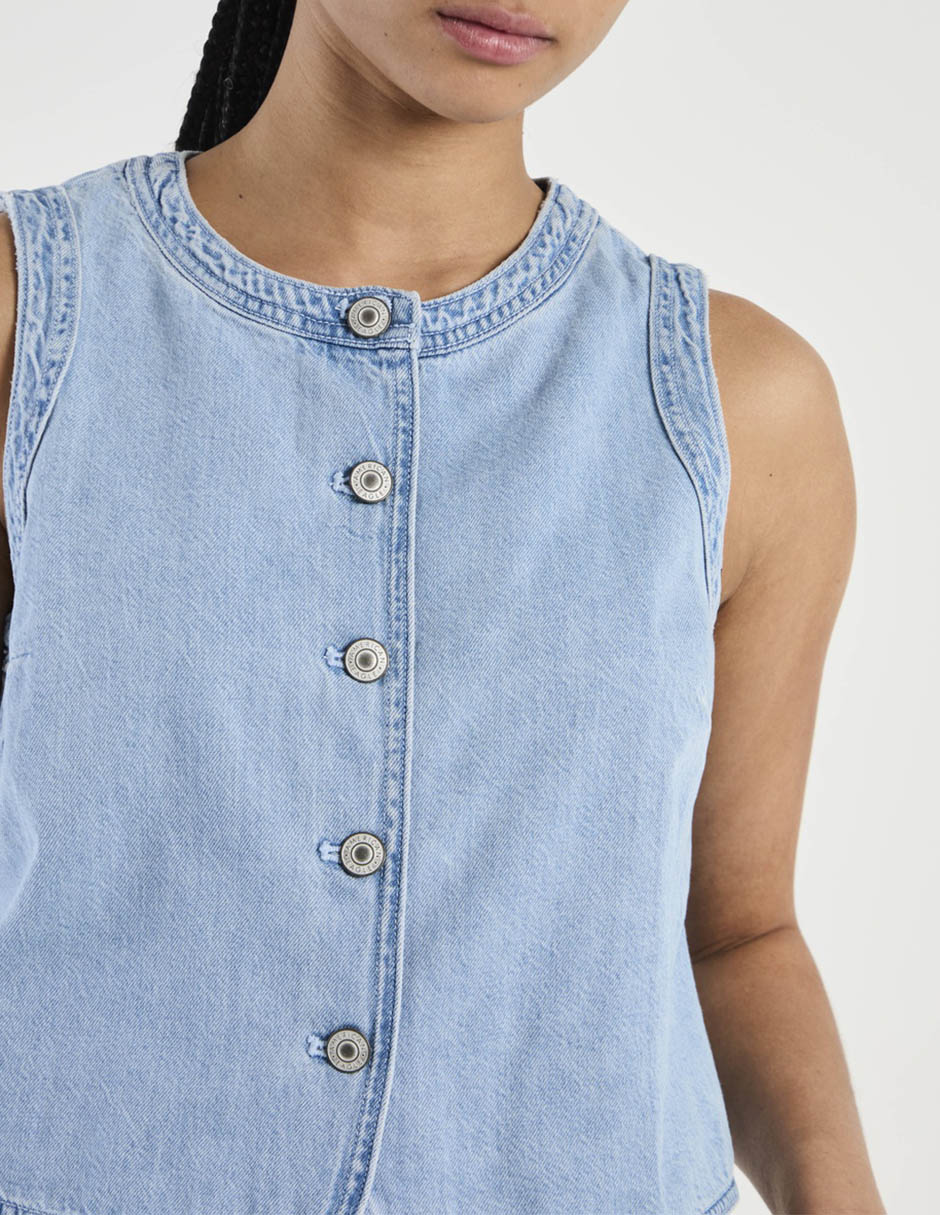 Top cuello con botón 5