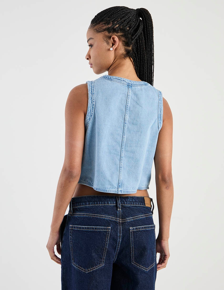 Top cuello con botón 6