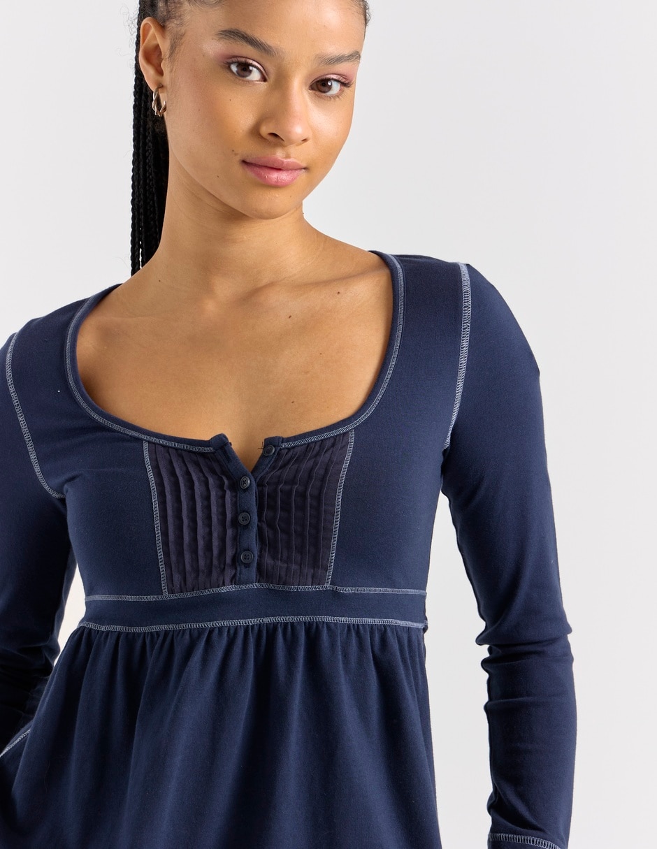 Playera manga larga cuello con botón para mujer 4