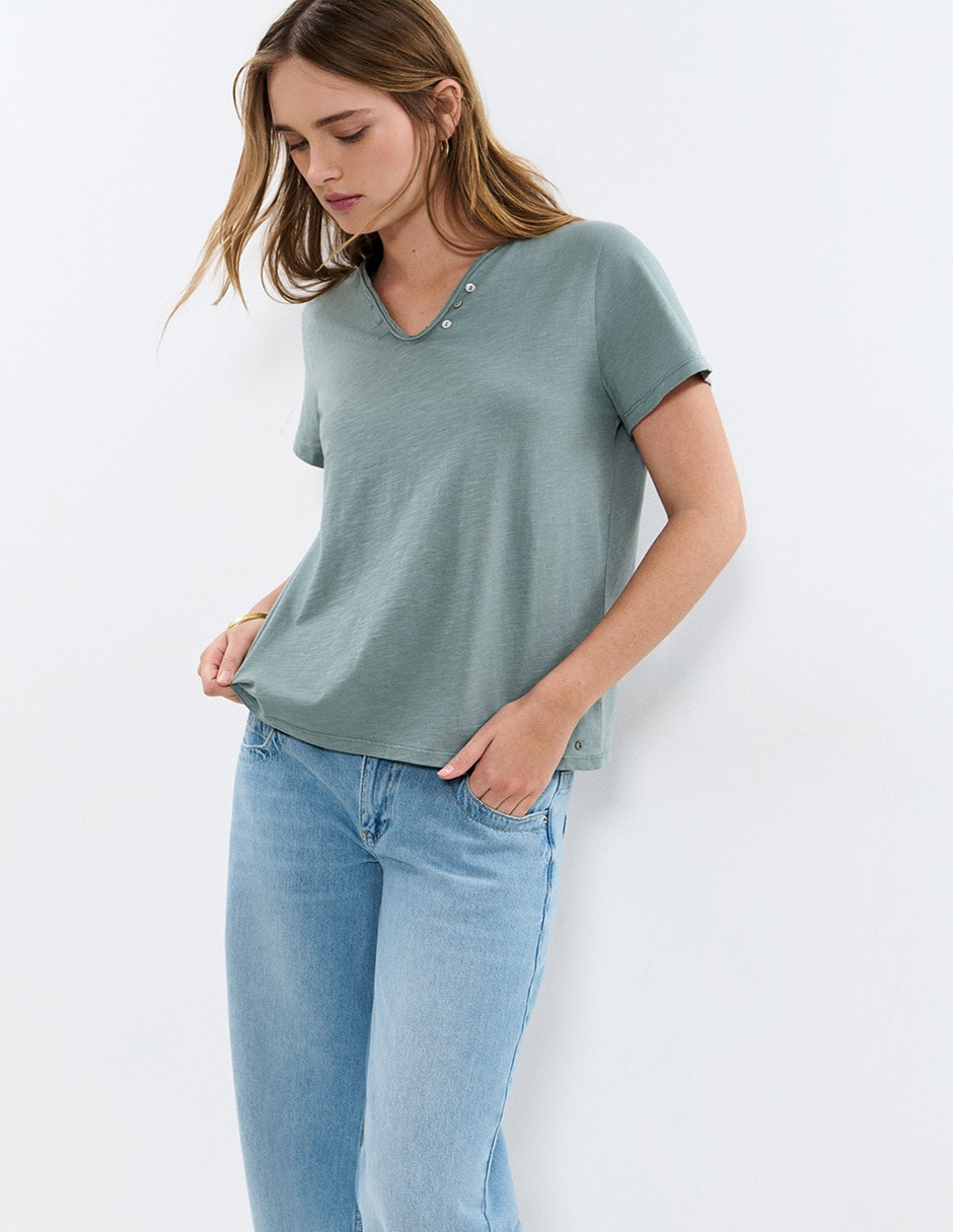 Playera manga corta cuello V para mujer